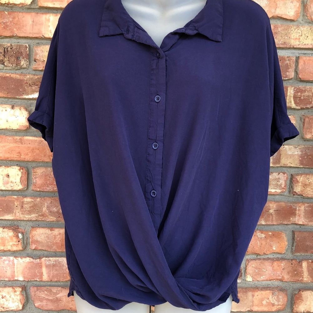Rethm blue short sleeve cuffed crossover highlow.